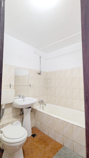Metrou Gorjului, Apartament 3 Dormitoare 80 mp, Decomandat, 2 Bai, AC