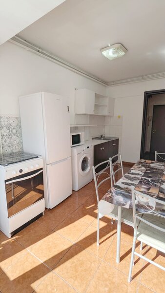 Metrou Gorjului, Apartament 3 Dormitoare 80 mp, Decomandat, 2 Bai, AC